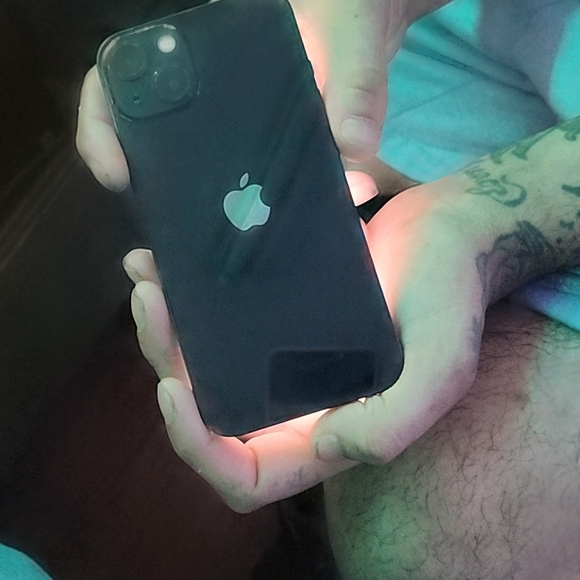 Apple iPhone 13 - Picture 2 of 4